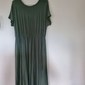 Dark green midi dress with elastic waist